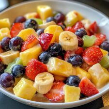 15-Minute Cheesecake Fruit Salad Recipe: Irresistibly Creamy!