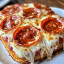 Irresistible 15-Minute Pizza Bagels You’ll Crave
