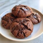 keto chocolate chip cookies