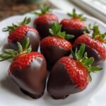 how to make chocolate covered strawberry step by step