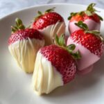 pastel easter chocolate covered strawberries